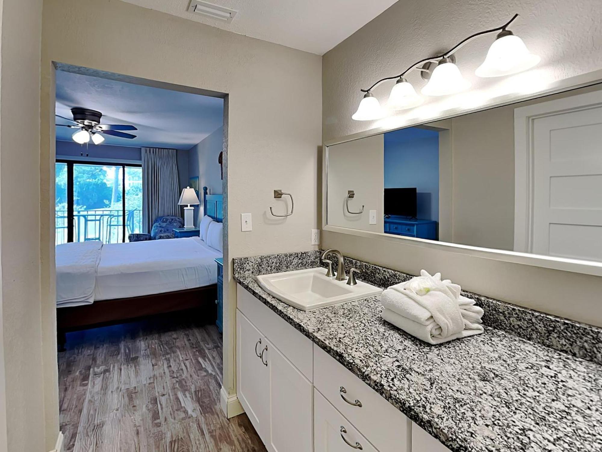 Edgewater 708 Apartment